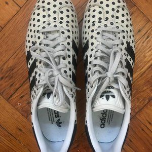 Women's size 9 ADIDAS Gazelle shoes